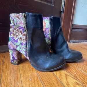 Sleek Black Heeled Boots for Effortless Elegance